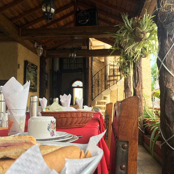 Breakfast at the colonial mansion