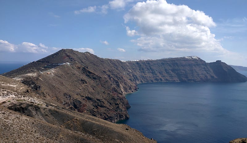 Hiking trail from Imerovigli to Oia.
